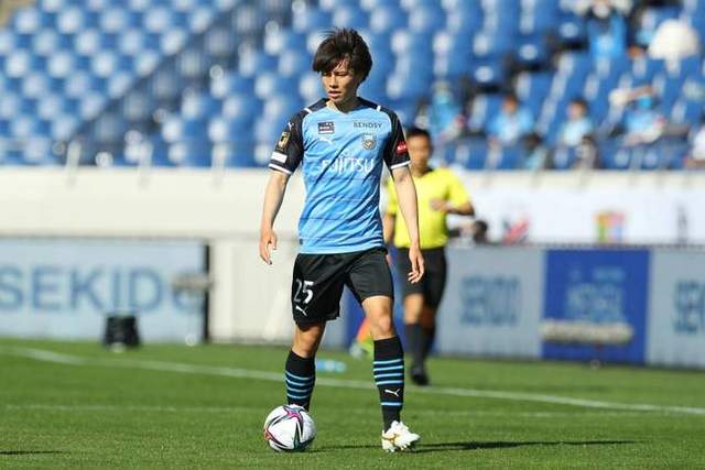 曼城客场3-0击败10人利物浦，马雷斯卡迎来第八场连胜